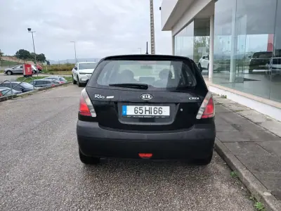 Kia Rio 2009 - 3900 EUR, 344000 km - AUTO.MOTO.pt - 344000km - foto 6 de 19