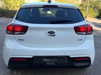 Kia Rio 2020 - 12999 EUR, 40000 km - 40000km - foto 3 de 11