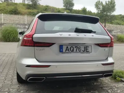 Volvo V60 2022 - 28990 EUR, 99830 km - AUTO.MOTO.pt - 99830km - foto 9 de 17