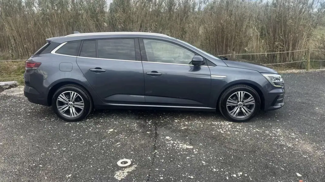 Renault Mégane Sport Tourer 2021 - 15900 EUR, 140000 km - AUTO.MOTO.pt - 140000km - foto 4 de 21