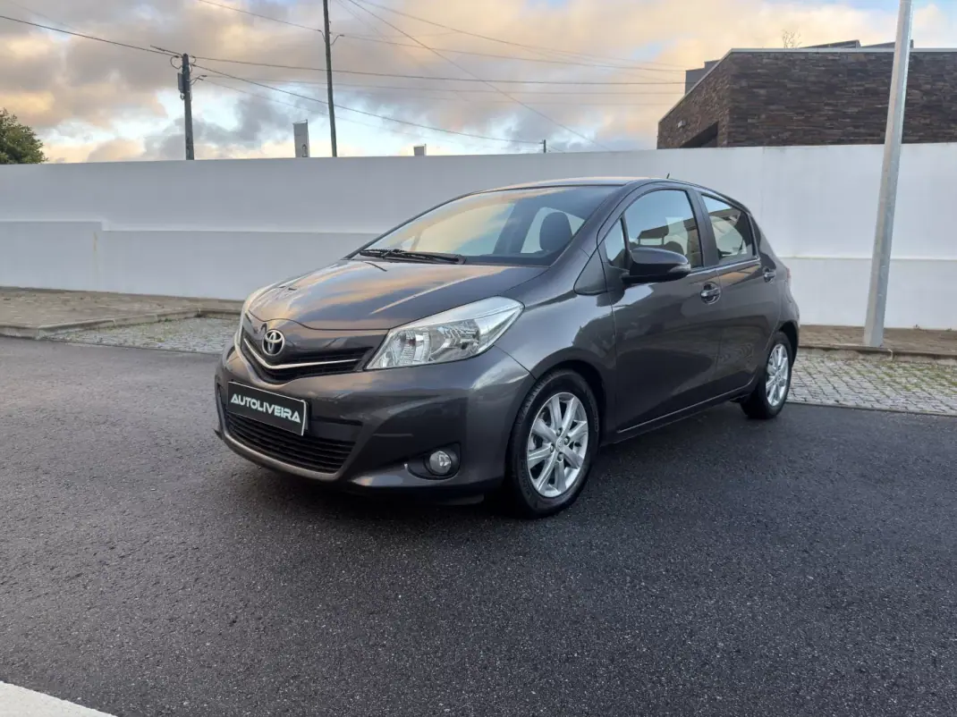 Toyota Yaris 2012 - 10400 EUR, 199391 km - AUTO.MOTO.pt - 199391km - foto 1 de 16
