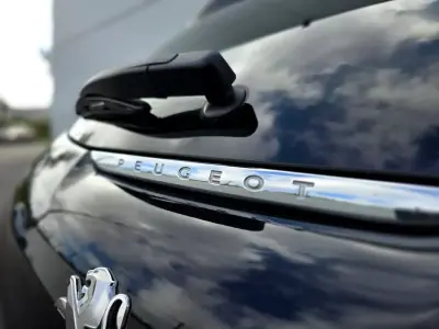 Peugeot 208 2019 - 9750 EUR, 75000 km - AUTO.MOTO.pt - 75000km - foto 12 de 37