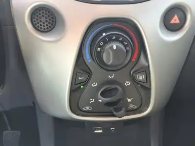 Citroën C1 2018 - 9500 EUR, 80000 km - AUTO.MOTO.pt - 80000km - foto 35 de 39