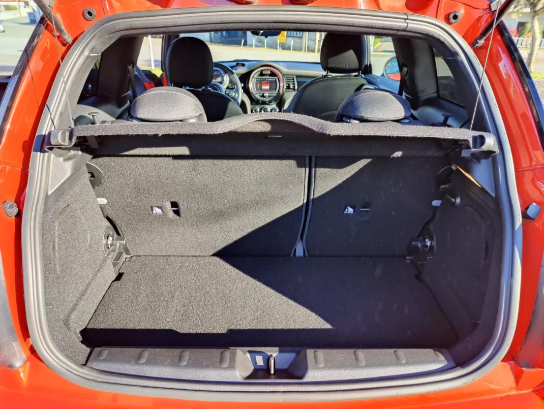 MINI Cooper 2019 - 16990 EUR, 115123 km - AUTO.MOTO.pt - 115123km - foto 12 de 12