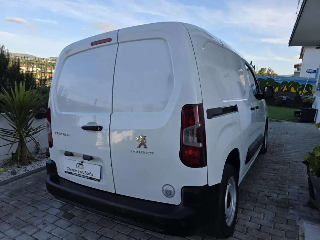 Peugeot Partner 2019 - 14900 EUR, 73560 km - AUTO.MOTO.pt - 73560km - foto 25 de 52