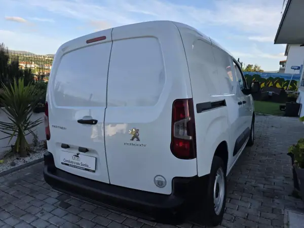 Peugeot Partner 2019 - 13990 EUR, 73560 km - AUTO.MOTO.pt - 73560km - foto 25 de 52