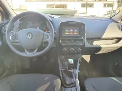 Renault Clio 2019 - 13250 EUR, 142000 km - AUTO.MOTO.pt - 142000km - foto 7 de 11