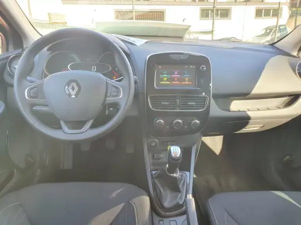 Renault Clio 2019 - 11950 EUR, 142000 km - AUTO.MOTO.pt - 142000km - foto 7 de 11