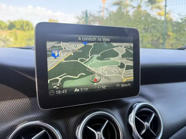 Mercedes-Benz GLA 180 2017 - 20999 EUR, 80000 km - AUTO.MOTO.pt - 80000km - foto 18 de 22