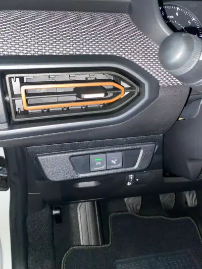 Dacia Sandero 2023 - 15900 EUR, 58259 km - AUTO.MOTO.pt - 58259km - foto 30 de 38