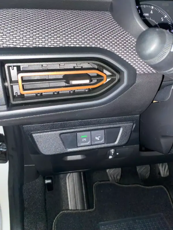 Dacia Sandero 2023 - 15900 EUR, 58259 km - AUTO.MOTO.pt - 58259km - foto 30 de 38