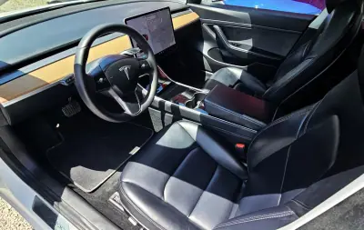 Tesla Model 3 2020 - 25500 EUR, 99000 km - AUTO.MOTO.pt - 99000km - foto 23 de 25