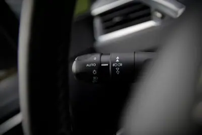 Peugeot 2008 2017 - 12900 EUR, 100000 km - AUTO.MOTO.pt - 100000km - foto 19 de 27