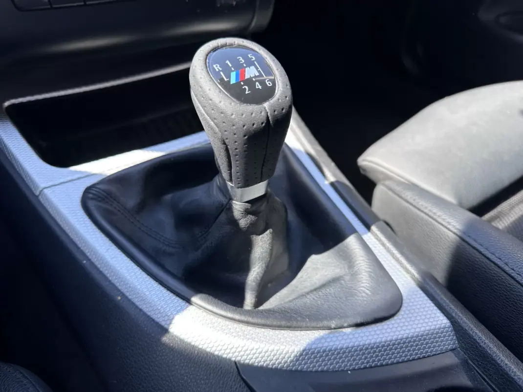 BMW 118 2009 - 9900 EUR, 177000 km - AUTO.MOTO.pt - 177000km - foto 30 de 46