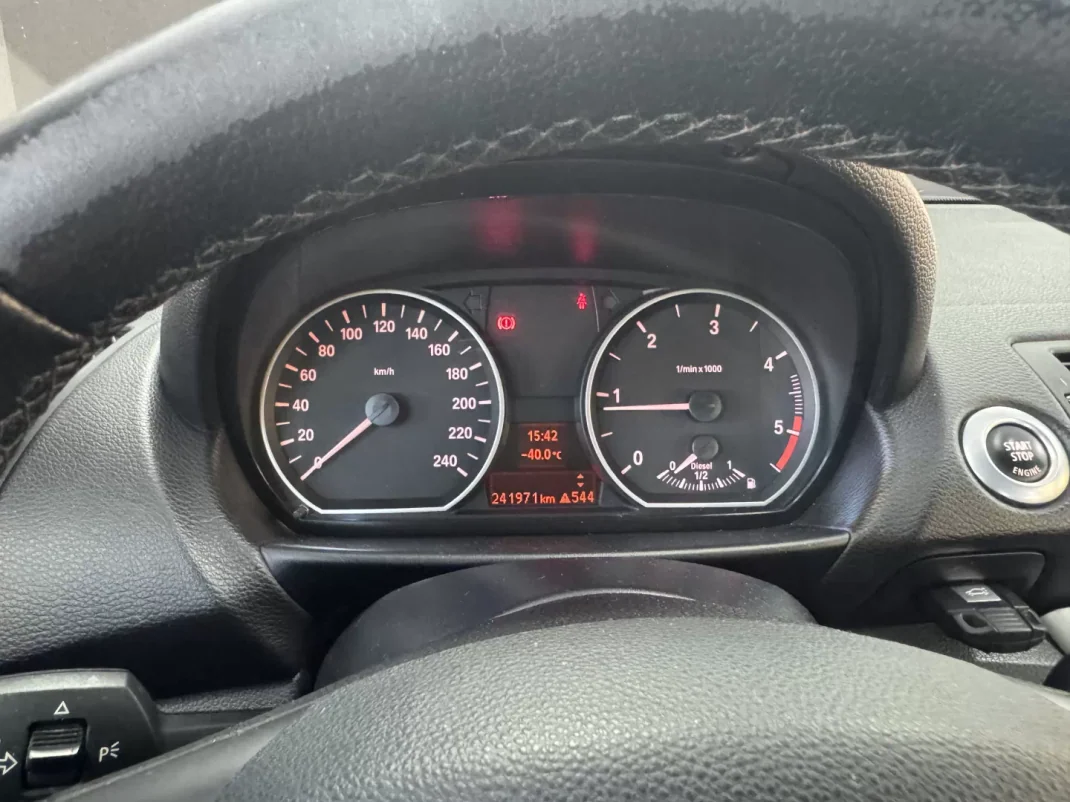 BMW 118 2010 - 9500 EUR, 241971 km - AUTO.MOTO.pt - 241971km - foto 23 de 28