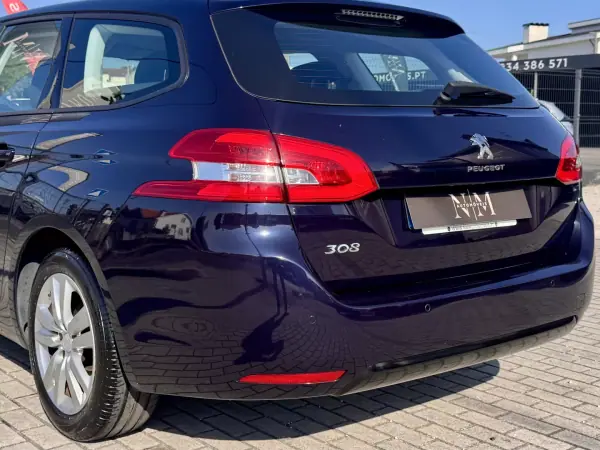 Peugeot 308 SW 2018 - 9990 EUR, 210000 km - AUTO.MOTO.pt - 210000km - foto 6 de 17