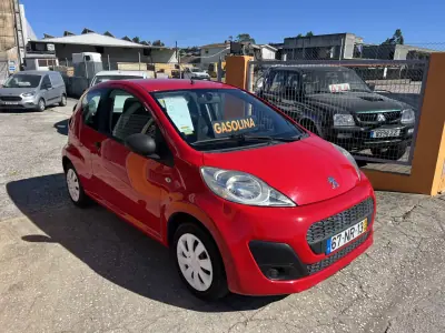 Peugeot 107 2013 - 5900 EUR, 101788 km - AUTO.MOTO.pt - 101788km - foto 5 de 9
