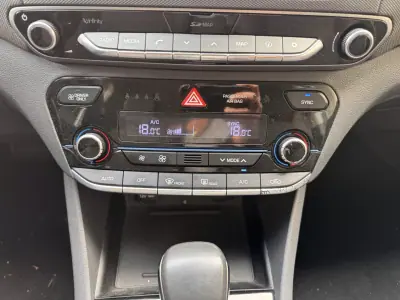 Hyundai Ioniq 2017 - 13250 EUR, 88000 km - AUTO.MOTO.pt - 88000km - foto 19 de 23