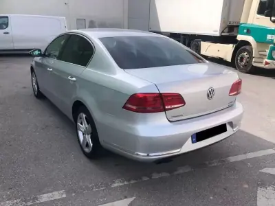 Volkswagen Passat 2014 - 12750 EUR, 140000 km - AUTO.MOTO.pt - 140000km - foto 4 de 7