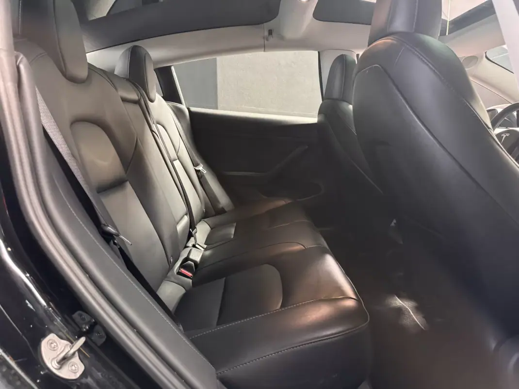 Tesla Model 3 2022 - 30990 EUR, 105300 km - AUTO.MOTO.pt - 105300km - foto 24 de 26