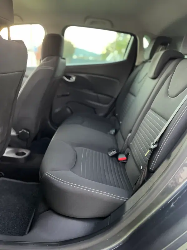 Renault Clio 2017 - 11900 EUR, 171000 km - AUTO.MOTO.pt - 171000km - foto 11 de 12