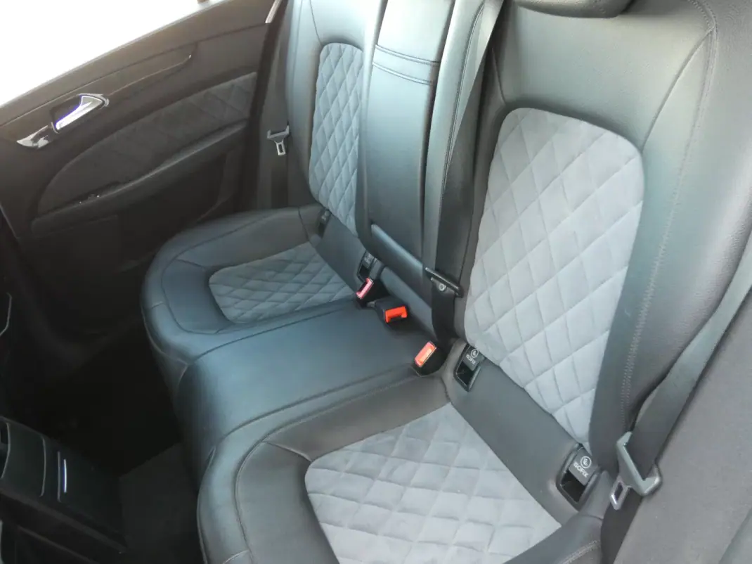 Mercedes-Benz CLS 250 2015 - 22500 EUR, 278000 km - AUTO.MOTO.pt - 278000km - foto 17 de 42