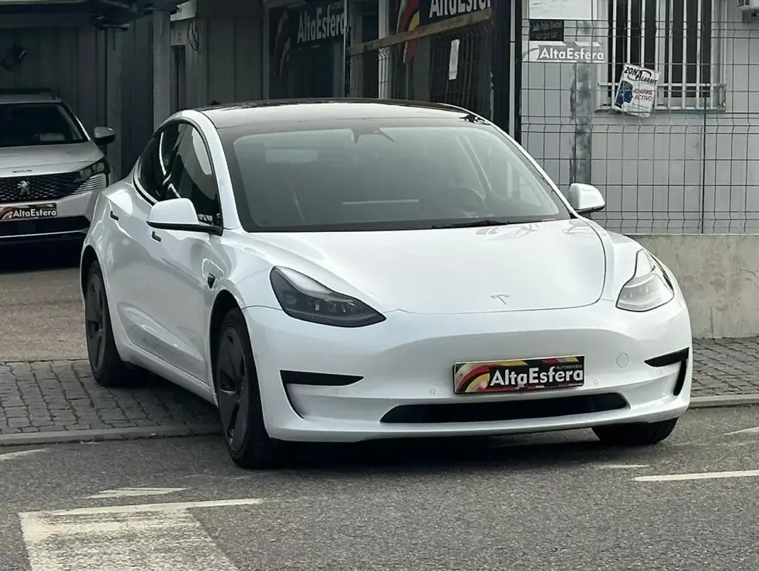 Tesla Model 3 2021 - 29900 EUR, 69729 km - AUTO.MOTO.pt - 69729km - foto 4 de 19
