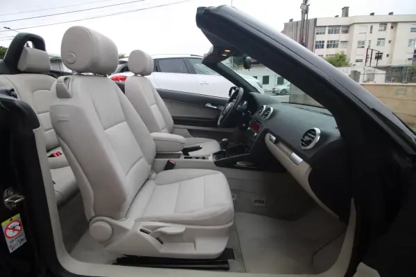 Audi A3 Cabrio 2010 - 11650 EUR, 117000 km - AUTO.MOTO.pt - 117000km - foto 18 de 25
