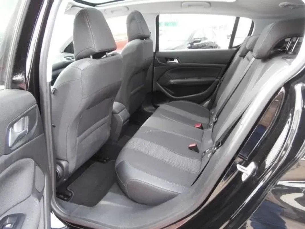 Peugeot 308 2019 - 15250 EUR, 160913 km - AUTO.MOTO.pt - 160913km - foto 27 de 37