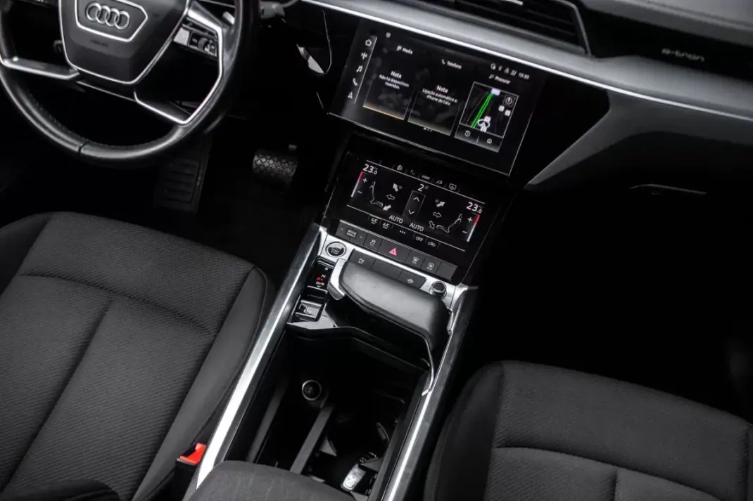 Audi Q8 e-Tron Sportback 2023 - 49900 EUR, 34353 km - AUTO.MOTO.pt - 34353km - foto 34 de 44