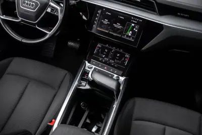Audi Q8 e-Tron Sportback 2023 - 49900 EUR, 34353 km - AUTO.MOTO.pt - 34353km - foto 34 de 44