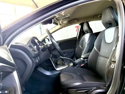 Volvo V40 2017 - 17490 EUR, 131420 km - AUTO.MOTO.pt - 131420km - foto 9 de 21