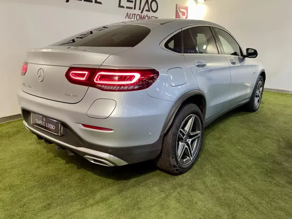 Mercedes-Benz GLC 300 2020 - 45500 EUR, 97000 km - AUTO.MOTO.pt - 97000km - foto 8 de 32