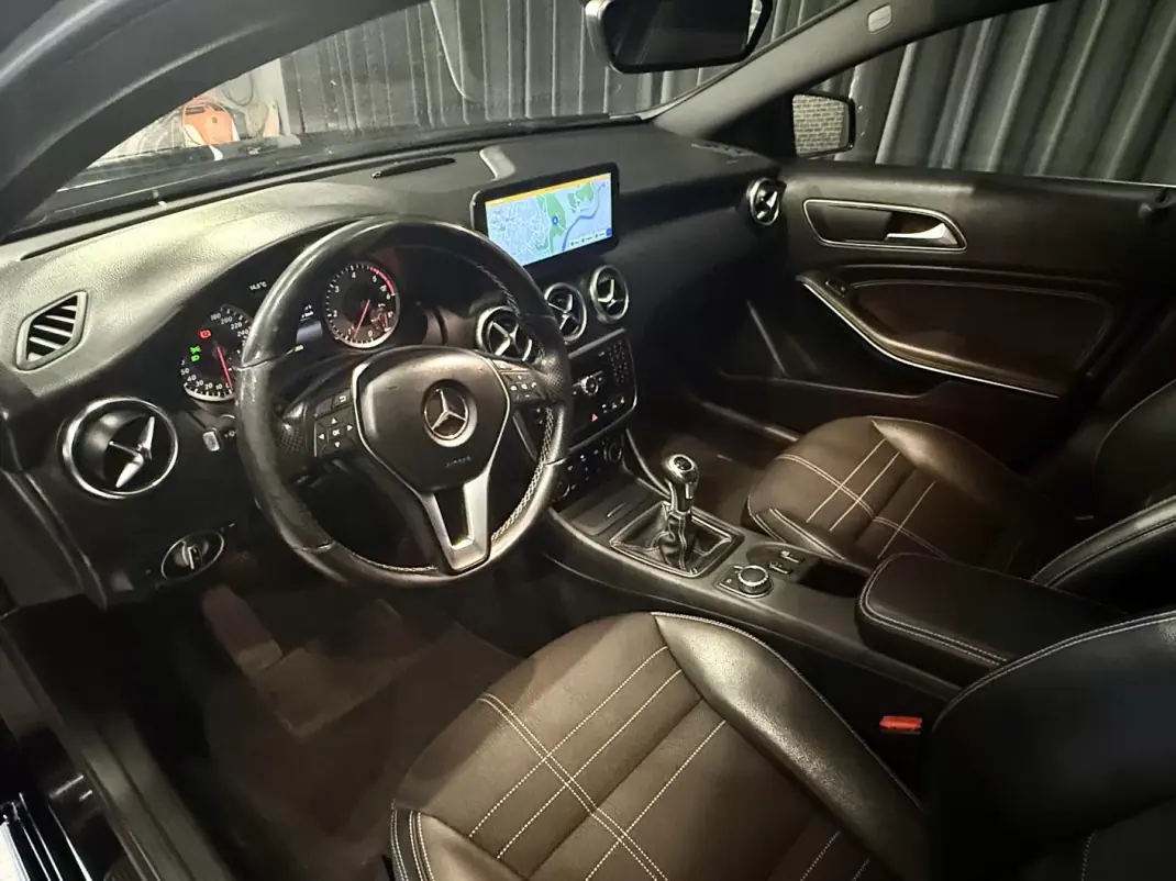 Mercedes-Benz A 180 2014 - 12990 EUR, 290000 km - AUTO.MOTO.pt - 290000km - foto 11 de 15