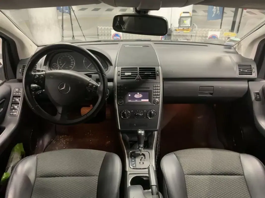Mercedes-Benz A 180 2012 - 9900 EUR, 67382 km - AUTO.MOTO.pt - 67382km - foto 7 de 10