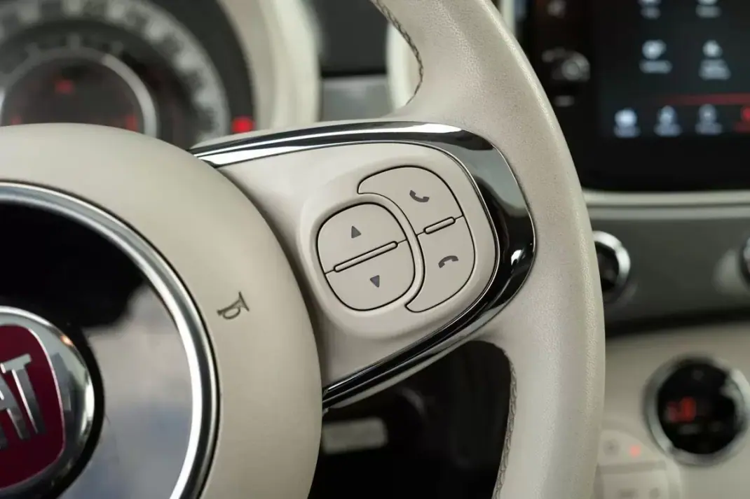 Fiat 500 2021 - 9999 EUR, 103000 km - AUTO.MOTO.pt - 103000km - foto 15 de 22