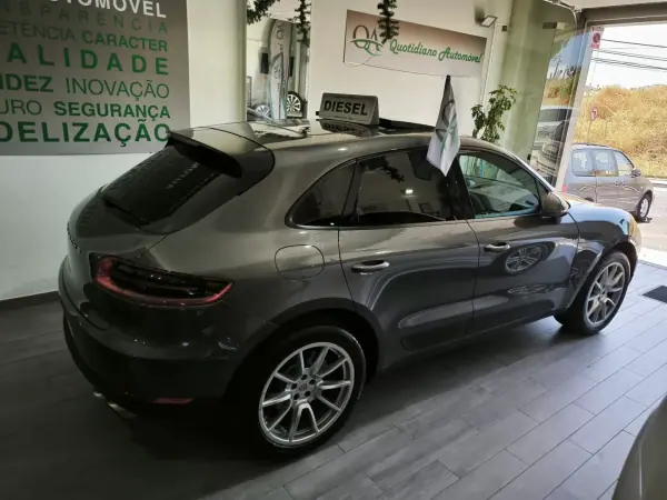 Porsche Macan 2014 - 42950 EUR, 177239 km - AUTO.MOTO.pt - 177239km - foto 12 de 59