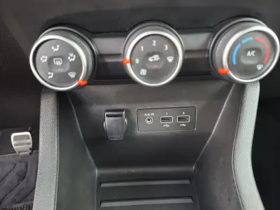 Renault Clio 2019 - 15000 EUR, 62800 km - AUTO.MOTO.pt - 62800km - foto 21 de 32