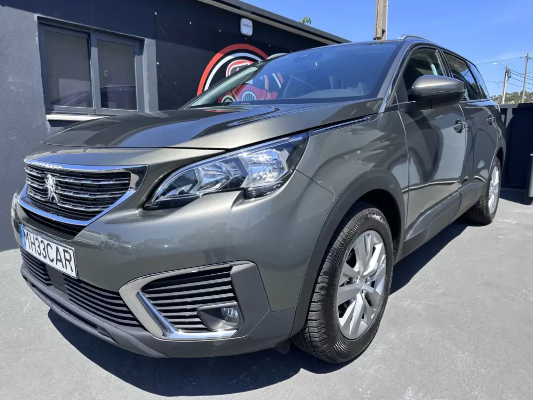 Peugeot 5008 2017 - 13900 EUR, 200000 km - AUTO.MOTO.pt - 200000km - foto 1 de 49