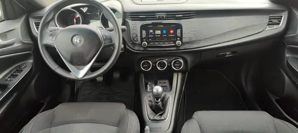 Alfa Romeo Giulietta 2019 - 14900 EUR, 163000 km - AUTO.MOTO.pt - 163000km - foto 9 de 15