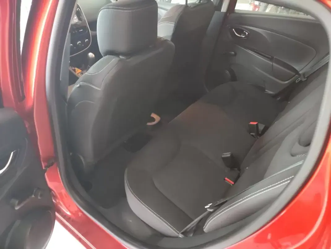 Renault Clio Sport Tourer 2014 - 11900 EUR, 162000 km - AUTO.MOTO.pt - 162000km - foto 10 de 11