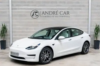 Tesla Model 3 2021 - 49088km