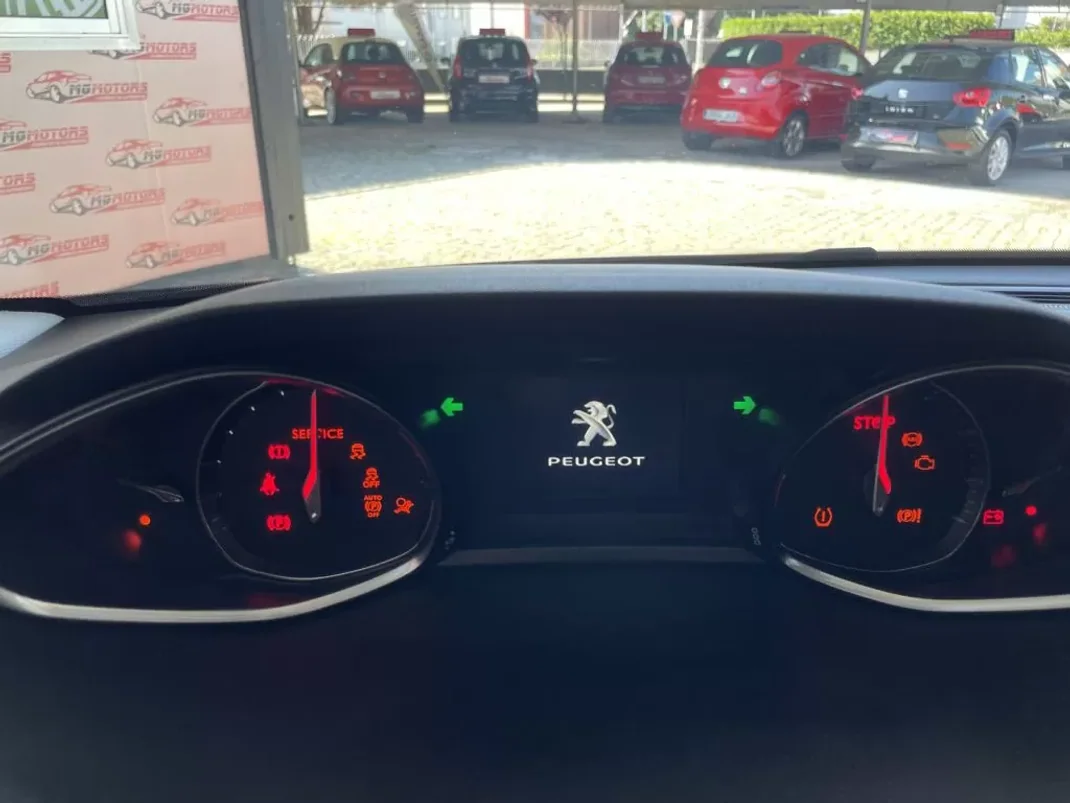 Peugeot 308 2015 - 12500 EUR, 144858 km - AUTO.MOTO.pt - 144858km - foto 33 de 73
