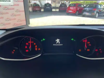 Peugeot 308 2015 - 12500 EUR, 144858 km - AUTO.MOTO.pt - 144858km - foto 33 de 73