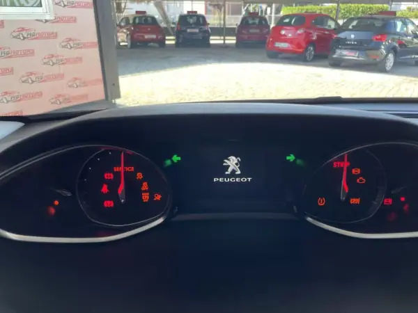 Peugeot 308 2015 - 12500 EUR, 144858 km - AUTO.MOTO.pt - 144858km - foto 33 de 73