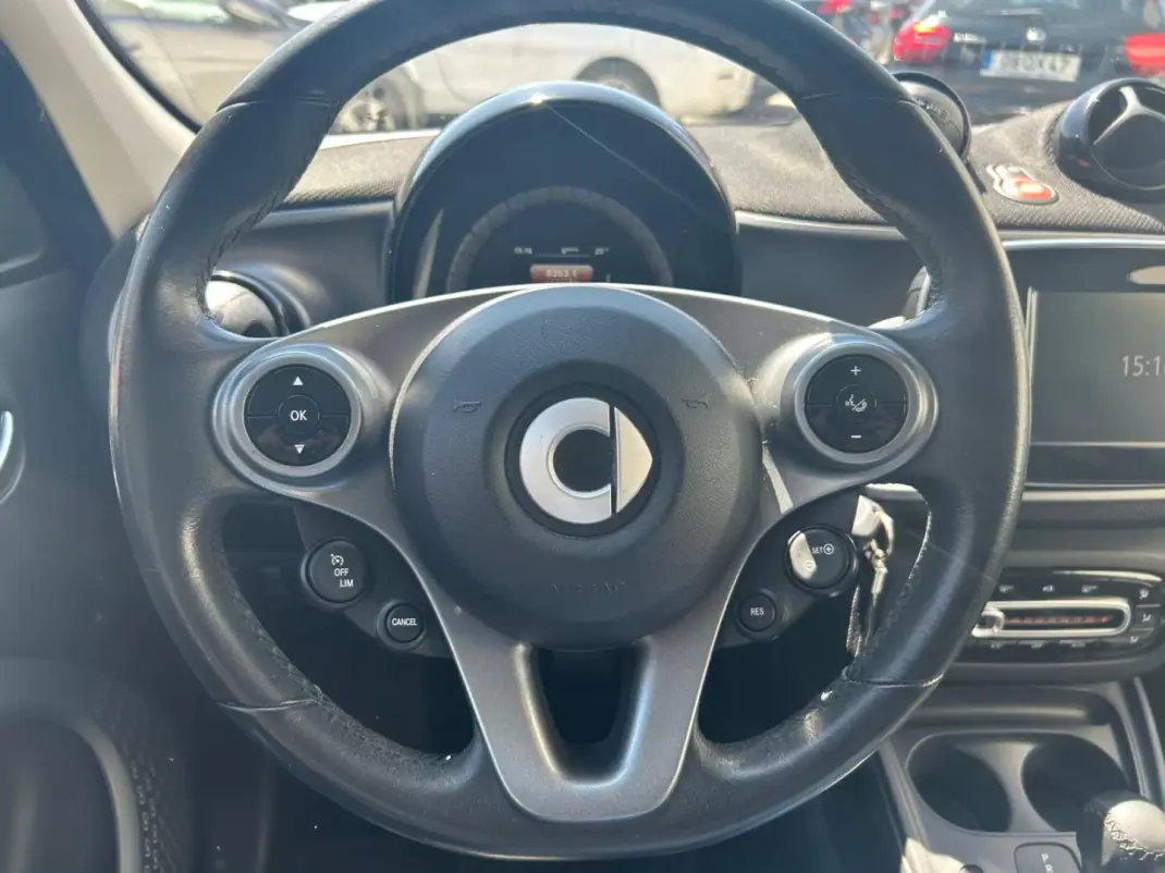 Smart ForFour 2018 - 10950 EUR, 118372 km - AUTO.MOTO.pt - 118372km - foto 11 de 21
