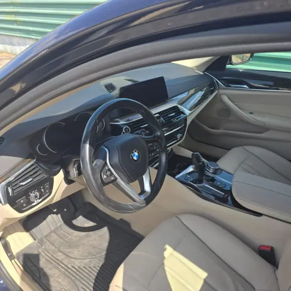 BMW 520 Gran Turismo 2018 - 24900 EUR, 178000 km - AUTO.MOTO.pt - 178000km - foto 12 de 12