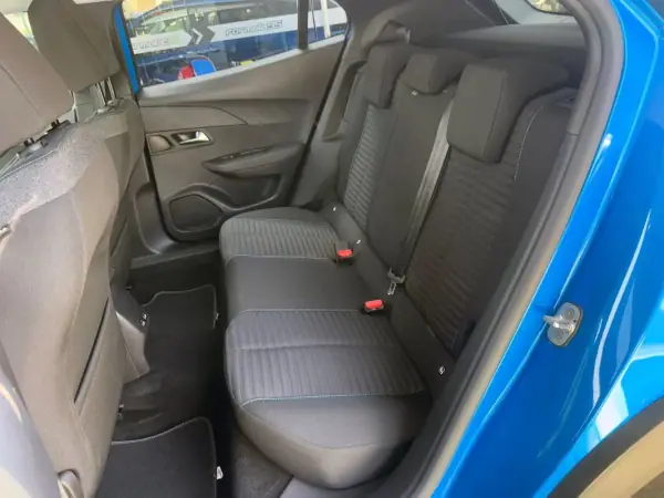 Peugeot e-2008 2022 - 18899 EUR, 45264 km - AUTO.MOTO.pt - 45264km - foto 8 de 15