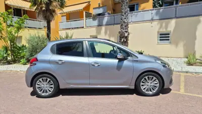 Peugeot 208 2019 - 9980 EUR, 50000 km - AUTO.MOTO.pt - 50000km - foto 7 de 14