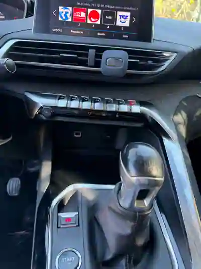 Peugeot 3008 2018 - 15000 EUR, 230000 km - AUTO.MOTO.pt - 230000km - foto 7 de 10